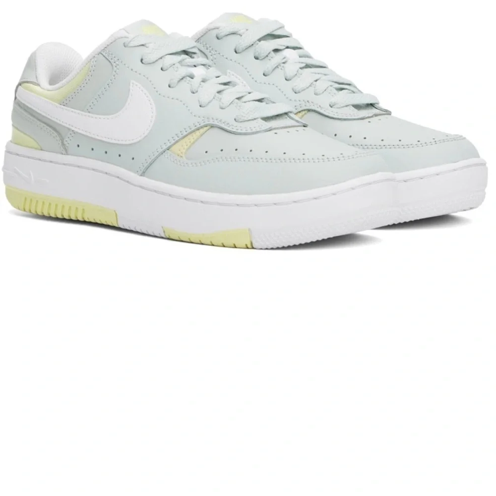 Nike Gamma Force Sneakers in Light silver/White/Life lime Size 6.5